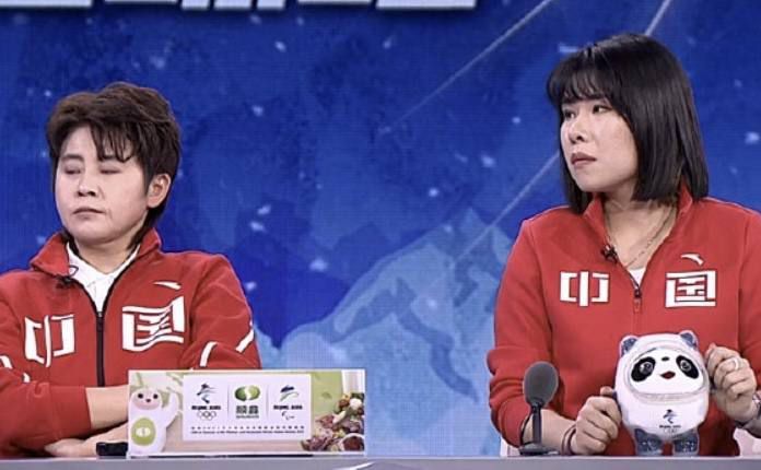 小美女沟厕嘘嘘voye